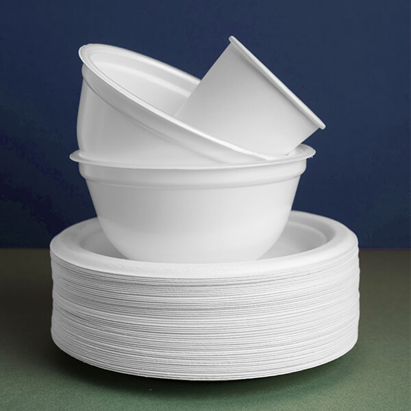 heilsa-products-disposabletableware-photo Foam plates, bowls and cups stacked on top of each other